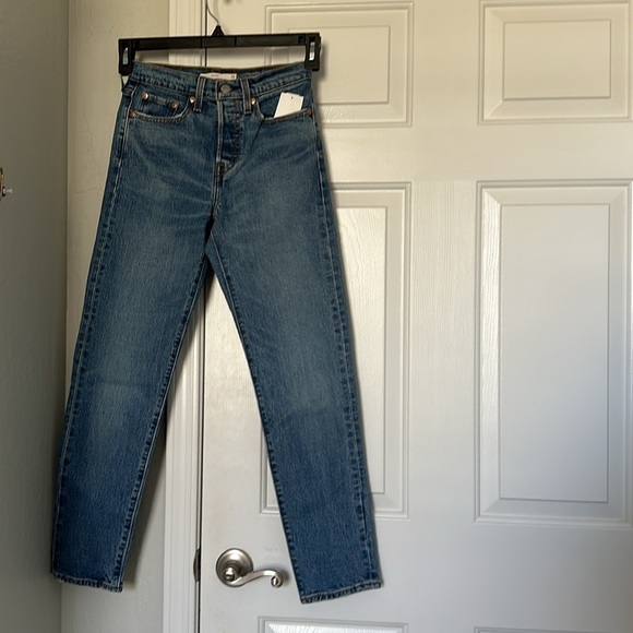 Levi's Wedgie Icon Fit Jeans - Picture 5 of 9